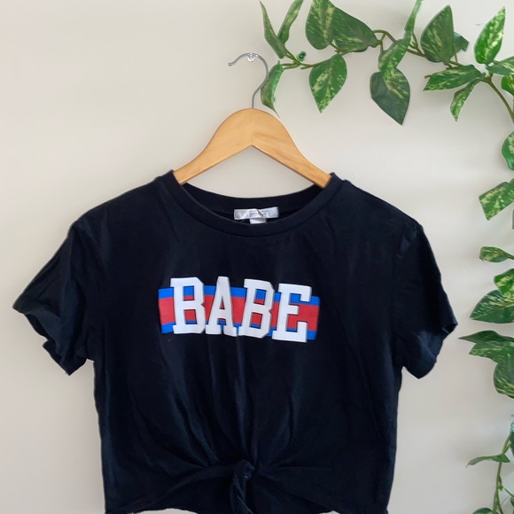 Front tie BABE crop top - Picture 1 of 2